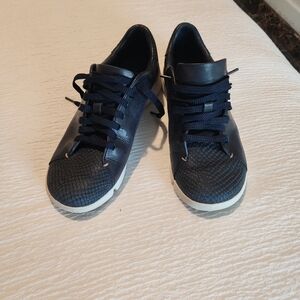 Clarks Artisan Leather Trigenic Casual Navy Blue Sneakers. Size US 8.5